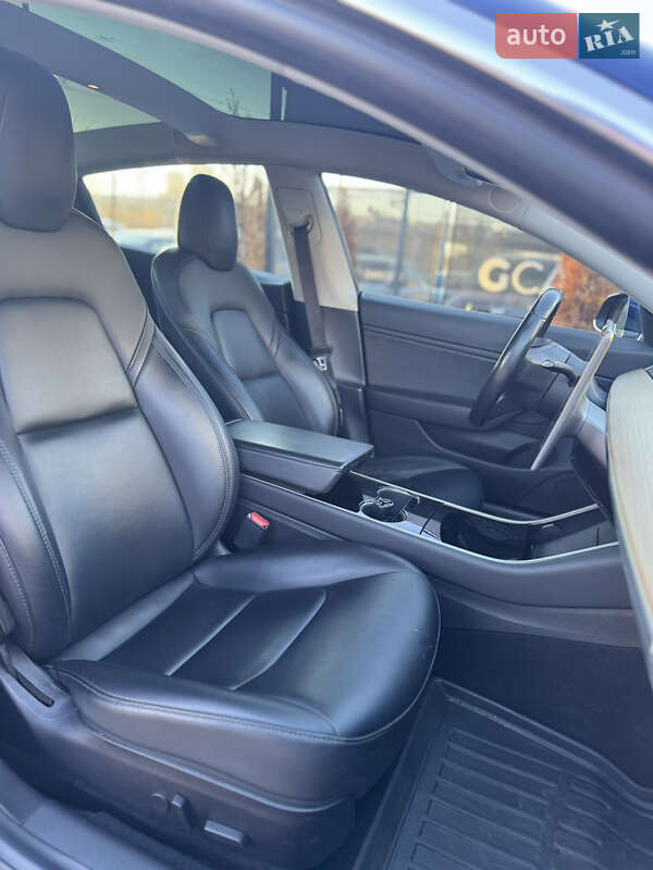 Седан Tesla Model 3 2019 в Киеве