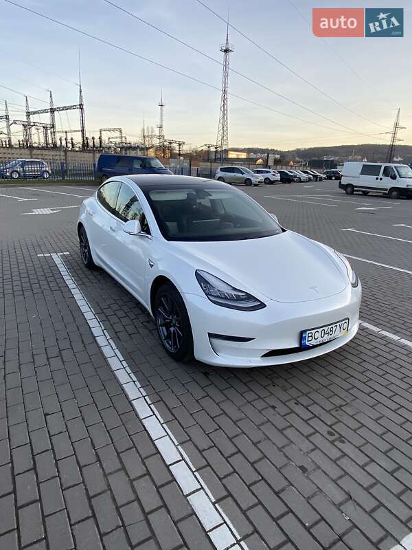 Седан Tesla Model 3 2020 в Львові