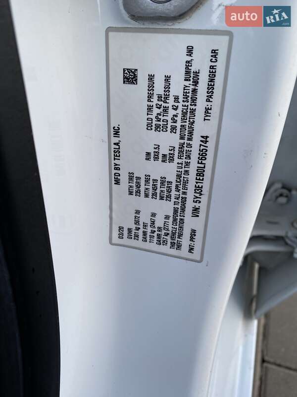 Седан Tesla Model 3 2020 в Львові