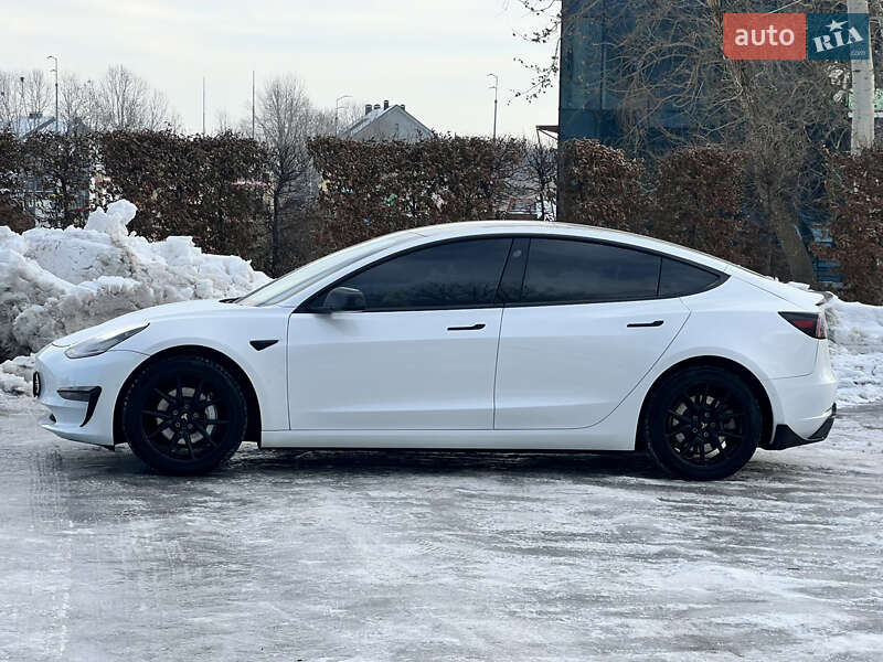 Седан Tesla Model 3 2020 в Києві