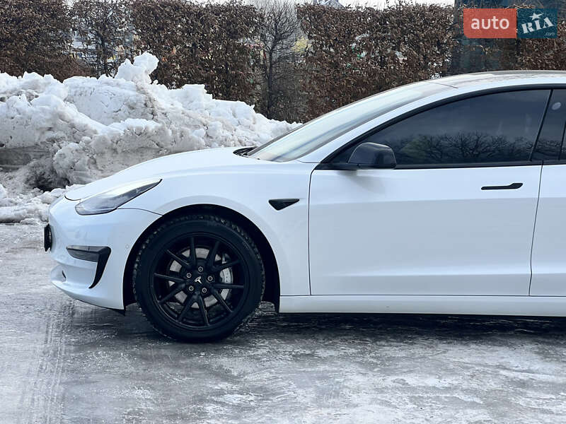 Седан Tesla Model 3 2020 в Києві
