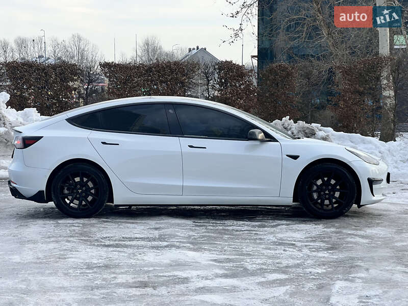 Седан Tesla Model 3 2020 в Києві