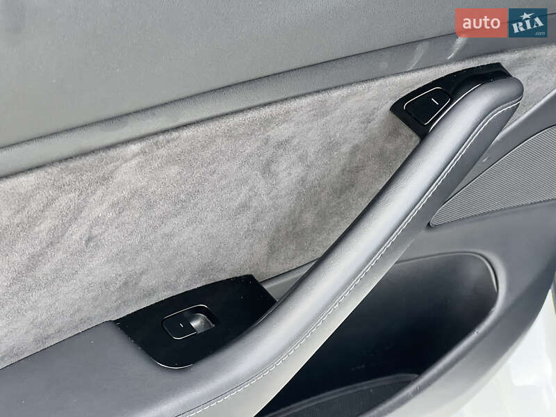 Седан Tesla Model 3 2020 в Києві