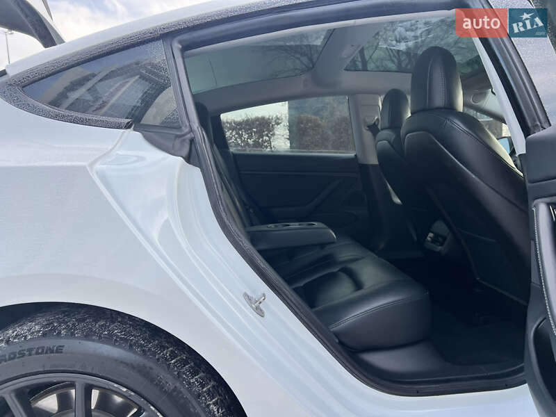Седан Tesla Model 3 2020 в Києві