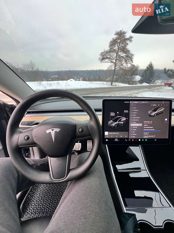 Седан Tesla Model 3 2020 в Ужгороді