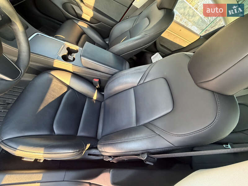 Седан Tesla Model 3 2023 в Каменском