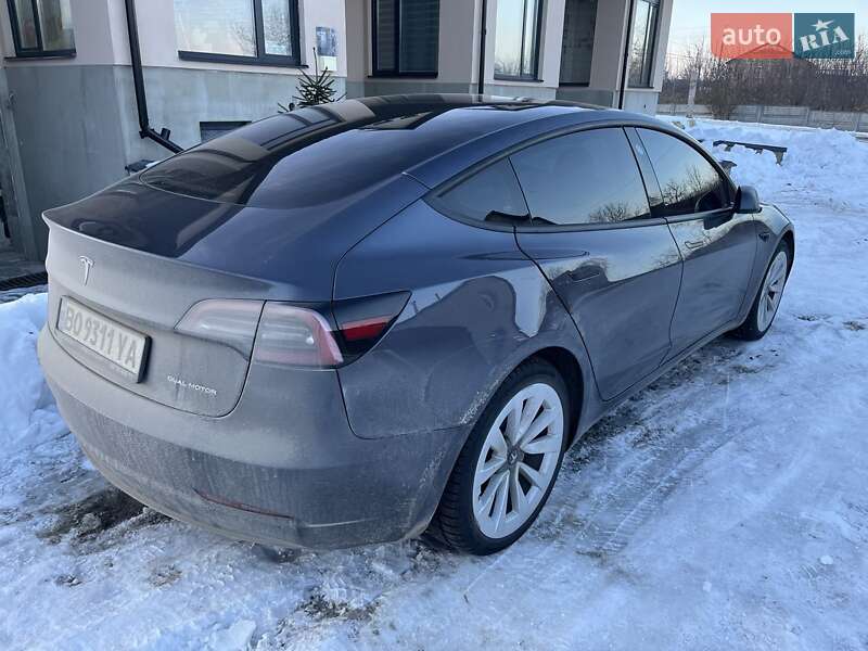 Седан Tesla Model 3 2023 в Шумську