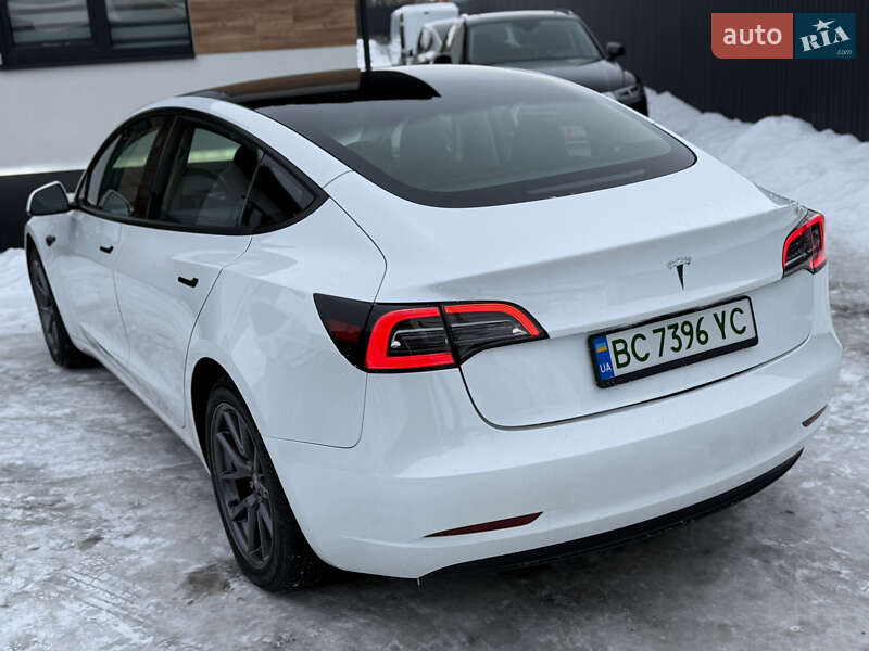 Седан Tesla Model 3 2023 в Стрые