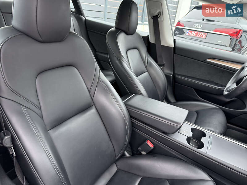 Седан Tesla Model 3 2023 в Стрые