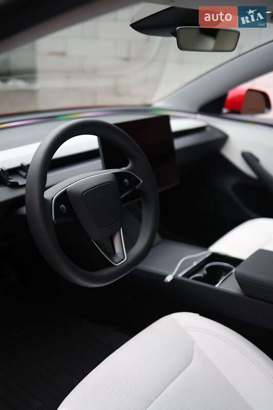 Седан Tesla Model 3 2024 в Днепре
