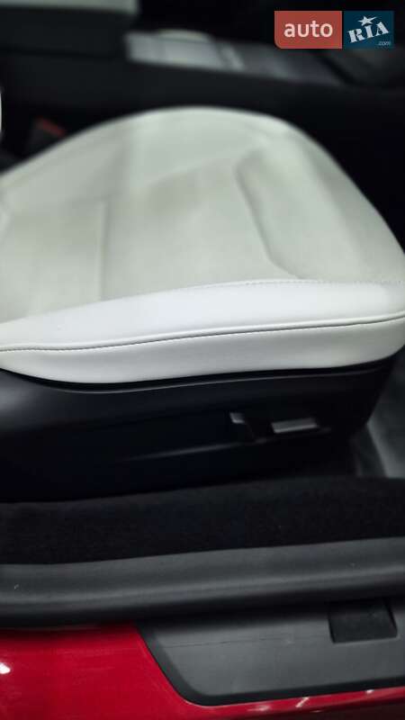 Седан Tesla Model 3 2024 в Києві