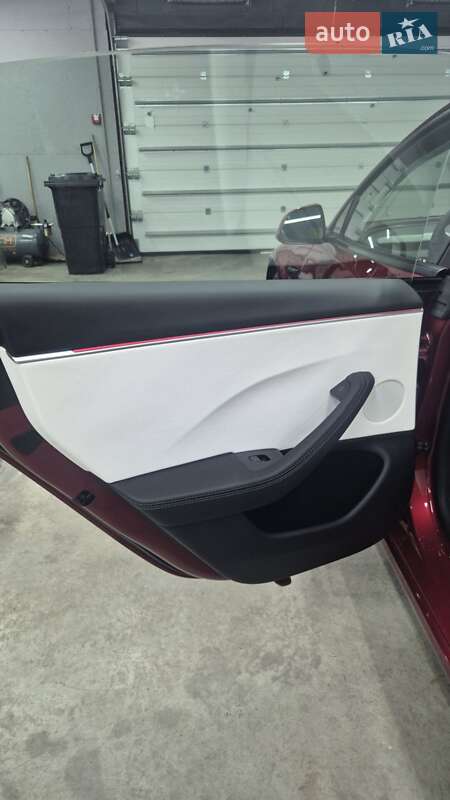 Седан Tesla Model 3 2024 в Києві