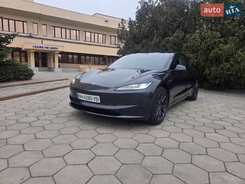 Седан Tesla Model 3 2024 в Одессе