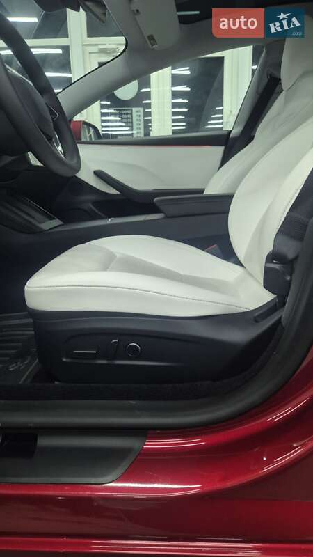 Седан Tesla Model 3 2024 в Києві
