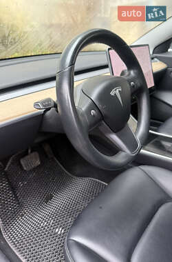 Седан Tesla Model 3 2018 в Львове