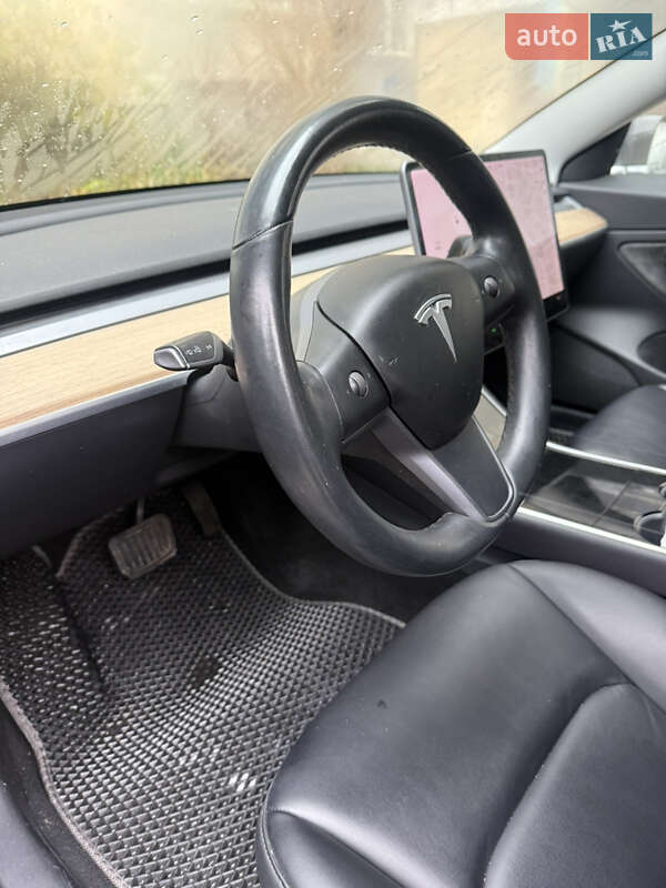 Седан Tesla Model 3 2018 в Львові