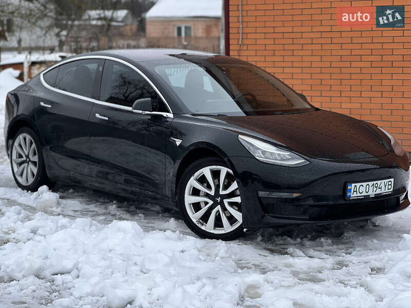 Седан Tesla Model 3 2018 в Луцке