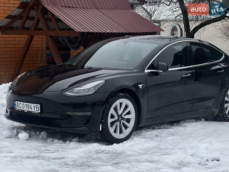 Седан Tesla Model 3 2018 в Луцке