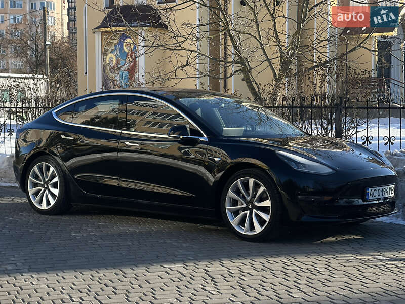 Седан Tesla Model 3 2018 в Луцке