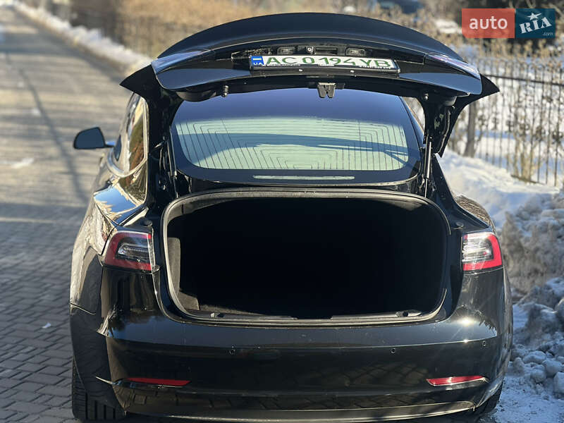 Седан Tesla Model 3 2018 в Луцке