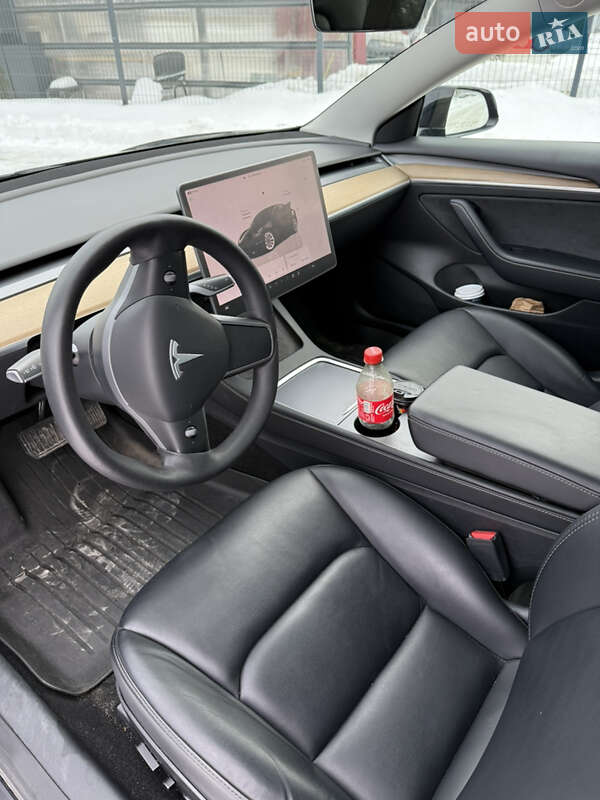 Седан Tesla Model 3 2022 в Львові