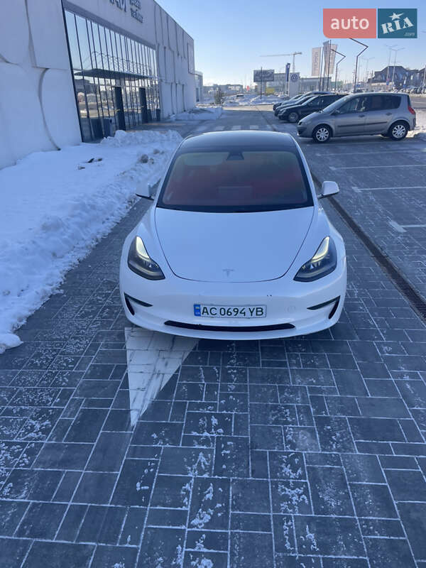 Седан Tesla Model 3 2023 в Луцке