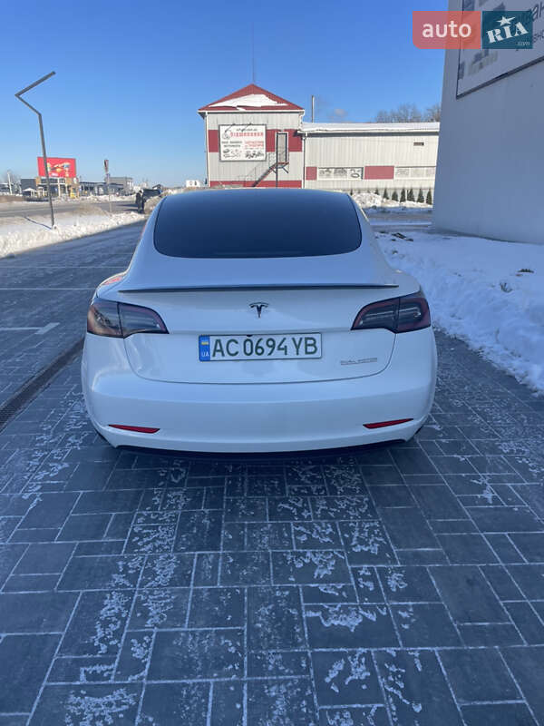 Седан Tesla Model 3 2023 в Луцке