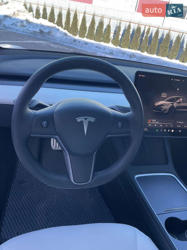 Седан Tesla Model 3 2023 в Луцке