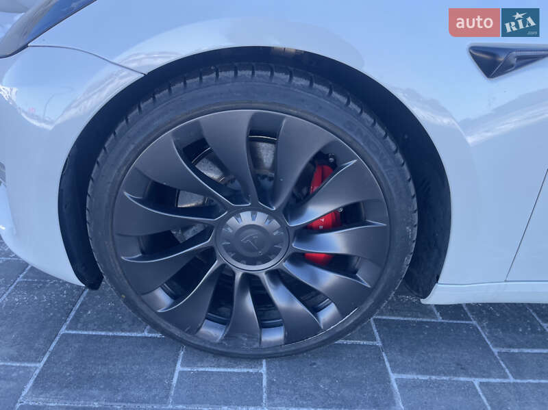 Седан Tesla Model 3 2023 в Луцке