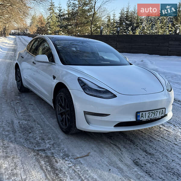Седан Tesla Model 3 2018 в Києві