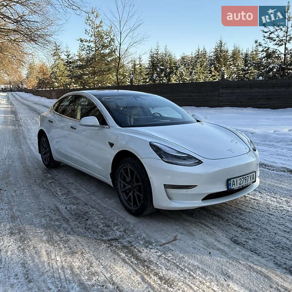 Седан Tesla Model 3 2018 в Києві
