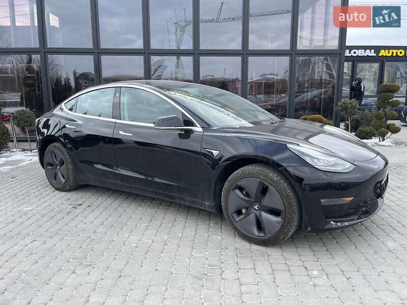 Седан Tesla Model 3 2018 в Львове