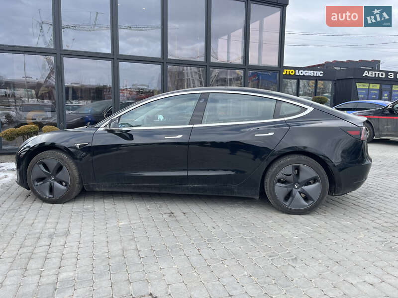 Седан Tesla Model 3 2018 в Львове