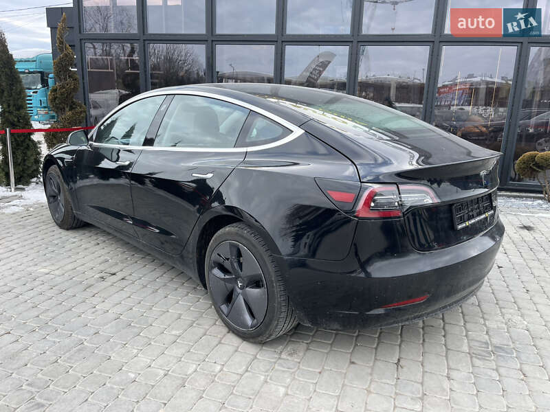 Седан Tesla Model 3 2018 в Львове