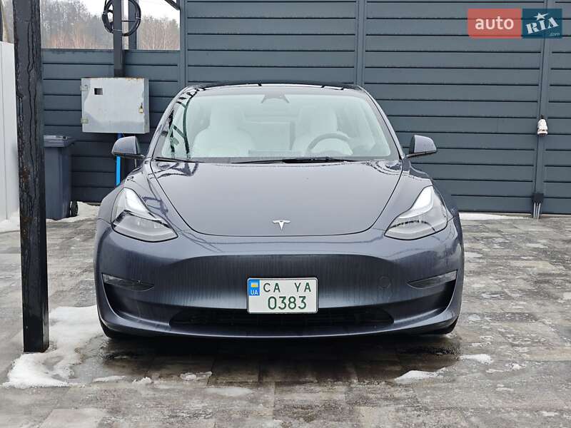 Седан Tesla Model 3 2022 в Черкасах