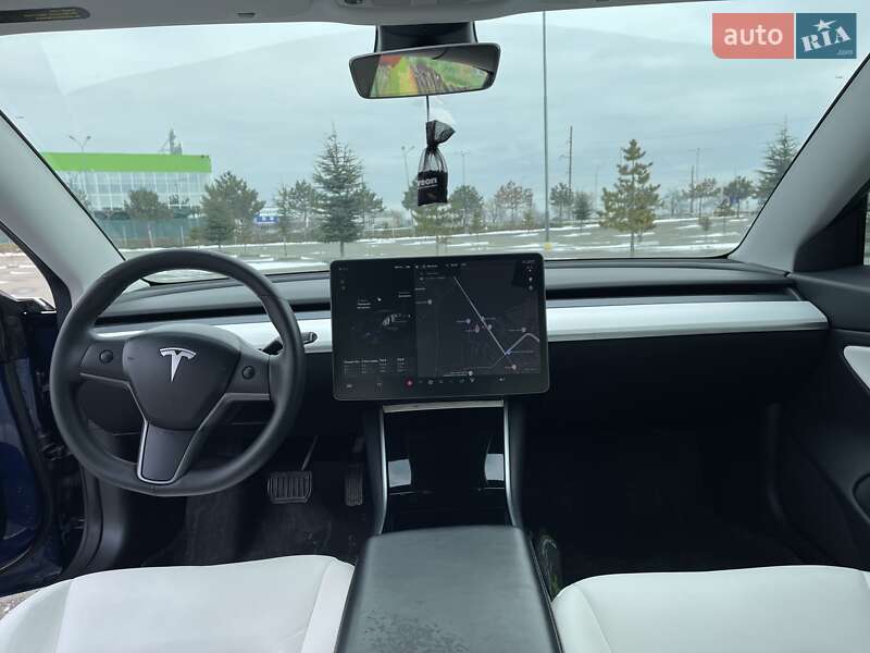 Седан Tesla Model 3 2019 в Одесі