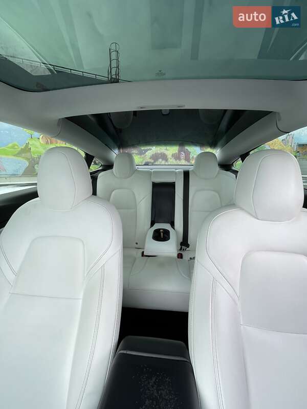 Седан Tesla Model 3 2019 в Одесі