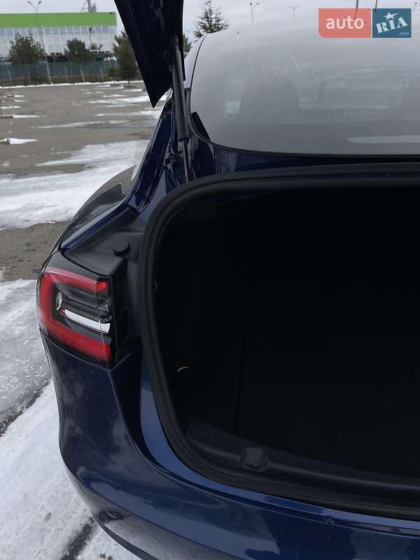 Седан Tesla Model 3 2019 в Одесі