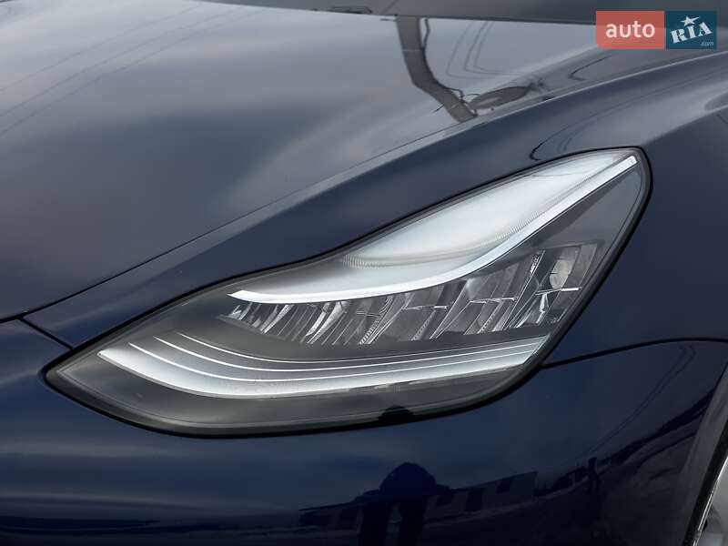 Седан Tesla Model 3 2018 в Львове