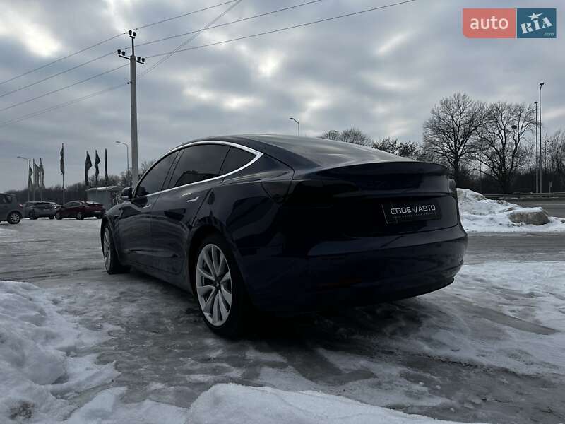 Седан Tesla Model 3 2018 в Львове