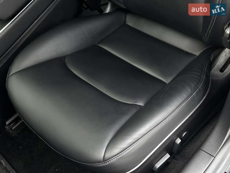 Седан Tesla Model 3 2018 в Львове