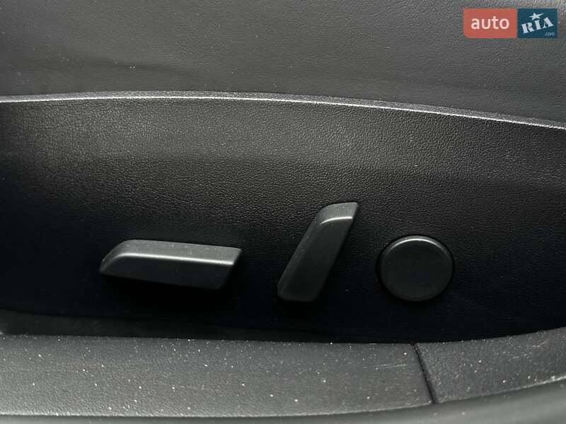 Седан Tesla Model 3 2018 в Львове