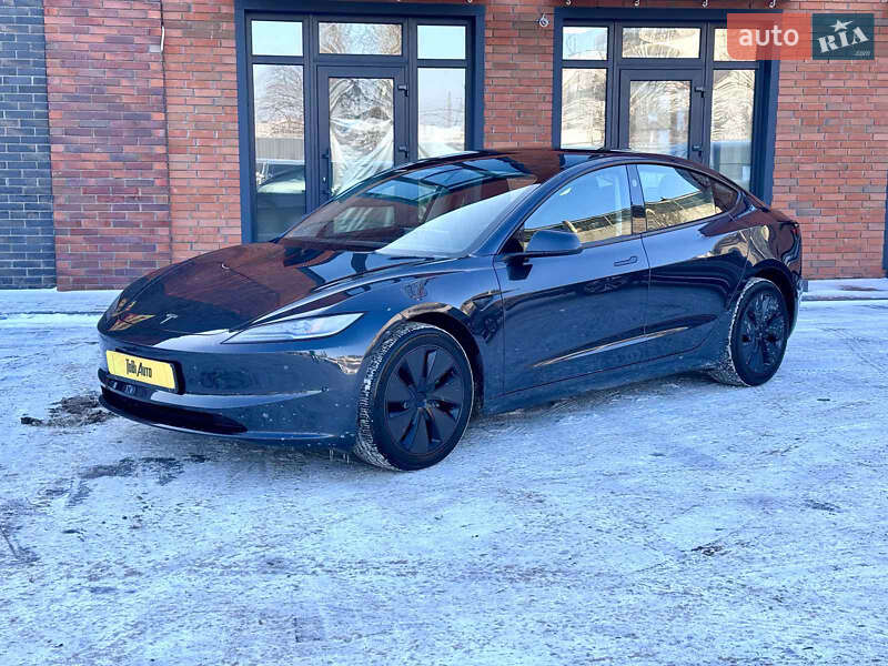 Седан Tesla Model 3 2024 в Кременчуці