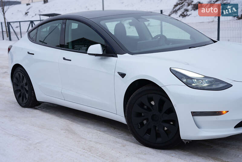 Седан Tesla Model 3 2020 в Києві