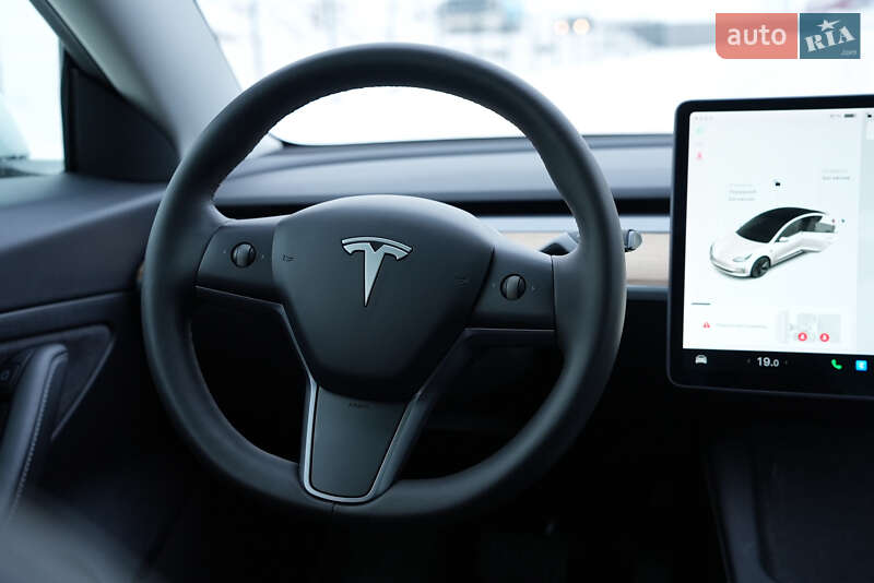 Седан Tesla Model 3 2020 в Києві