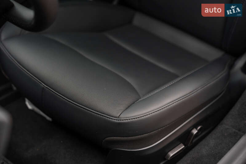 Седан Tesla Model 3 2025 в Києві фото 34 Седан Tesla Model 3 2025 в Києві