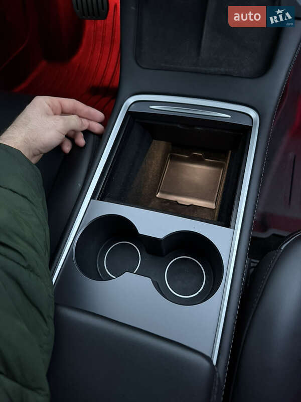 Седан Tesla Model 3 2023 в Львове