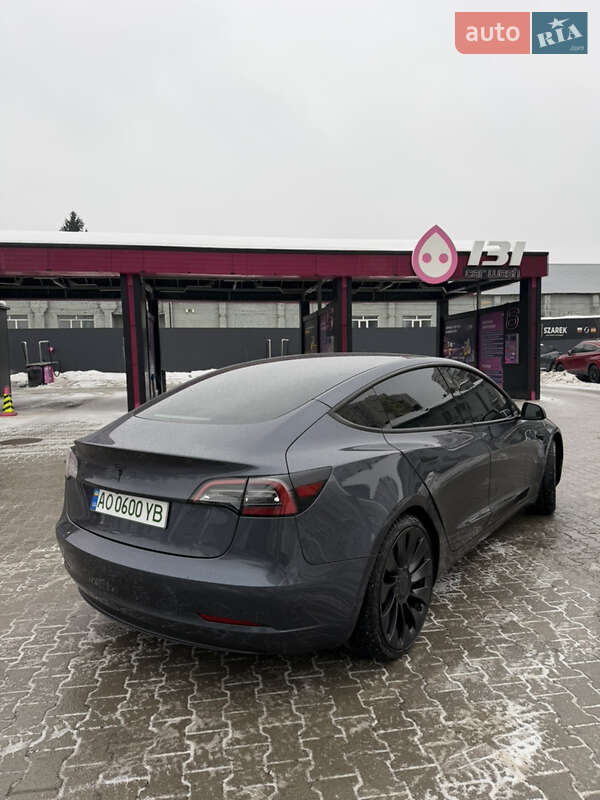 Седан Tesla Model 3 2023 в Львове