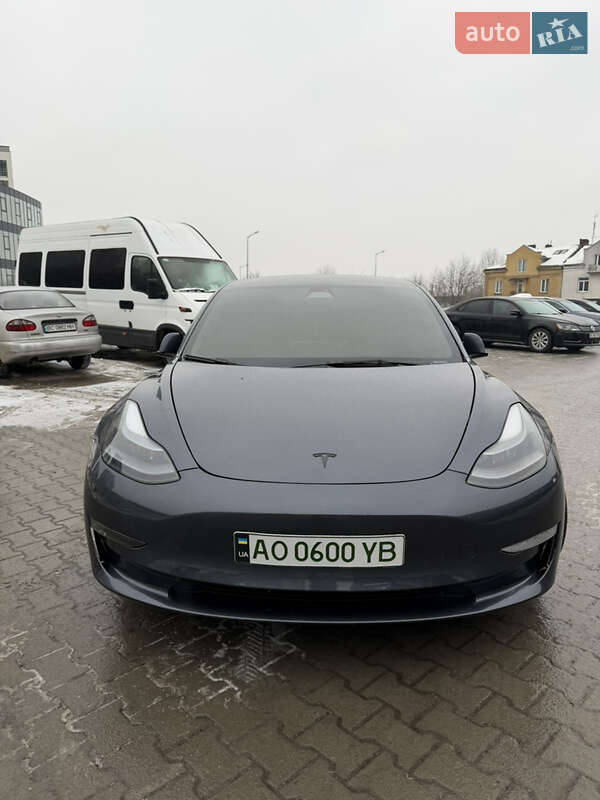 Седан Tesla Model 3 2023 в Львове