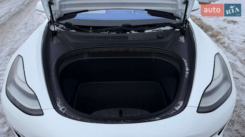 Седан Tesla Model 3 2018 в Шептицькому